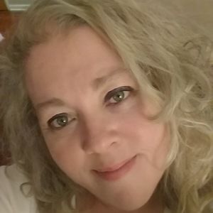 Meet your Posher, Leeann